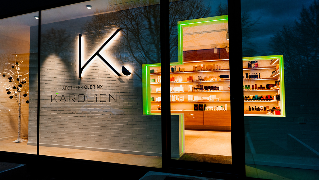 Podświetlane logo Karolien z pleksi