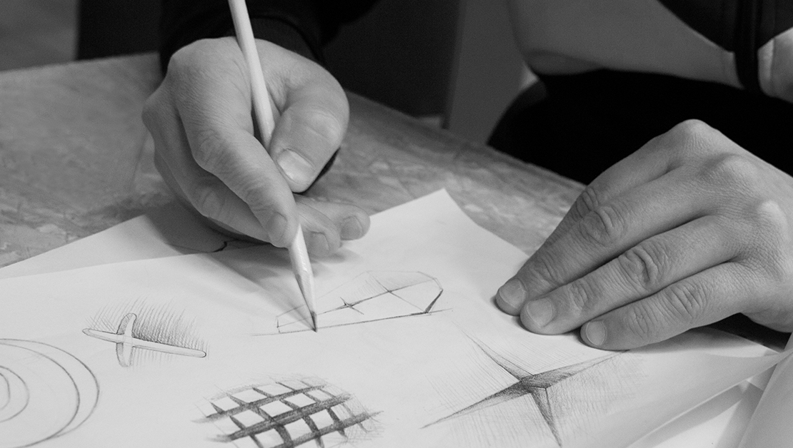 Sesja fotograficzna z produkcji recznie robionych urn ceramicznych Urnico